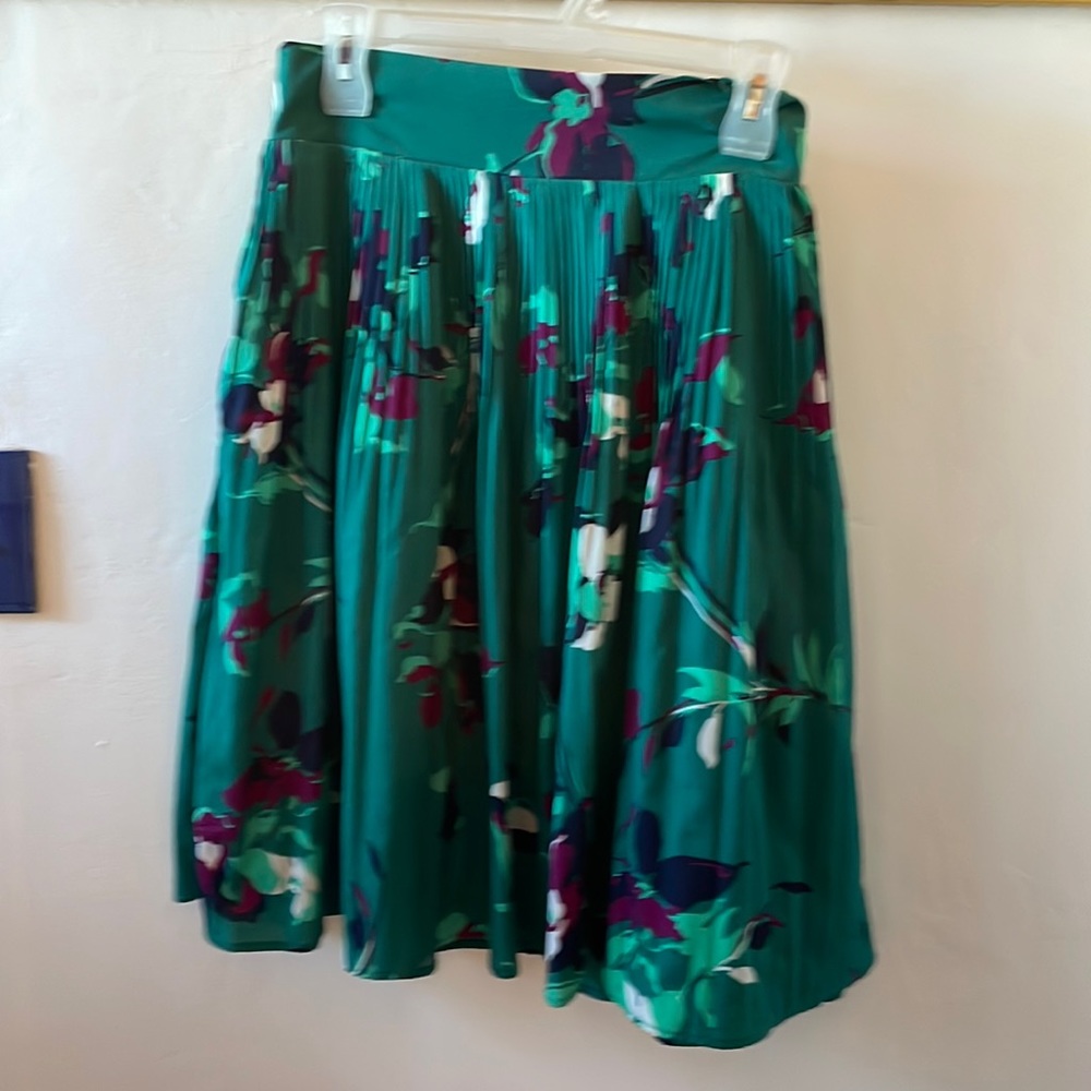 Merona skirt. Green with purple flower accents. Size XL